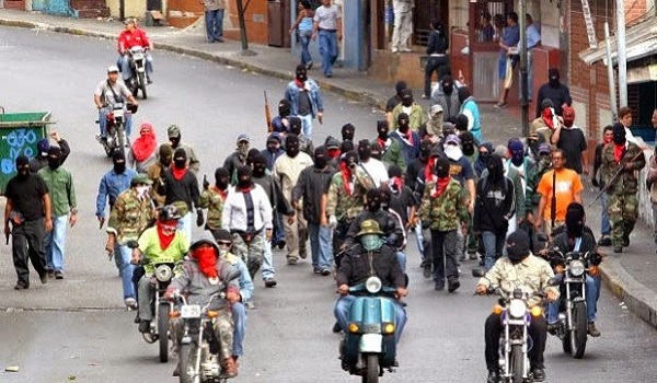 Colectivos En Venezuela: La Amenaza De La Sociedad Que Apoya El Gobierno